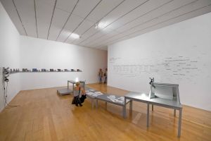 Vue de l’exposition *Merci pour l’ajout*, Musée d’art contemporain de Lyon, du 16 septembre 2009 au 3 janvier 2010.