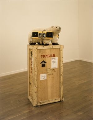 Mark Dion, *Polar Bears and Toucan* (1989), vue d’installation,*Le Magasin L’École L’Exposition*, Magasin-CNAC, du 1e octobre au 26 novembre 1989. Photo&thinsp;: Quentin Bertoux