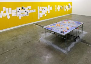 Vue de l’exposition *de 199C à 199D, Liam Gillick* , Magasin-CNAC, 6 juin – 7 septembre 2014. Photographie : Blaise Adilon