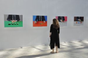 Vue de l’installation d’Adelita Husny-Bey pour l’exposition *Briser la glace*, présentée au Magasin-CNAC du 29 mai au 4 septembre 2016. Photographie&thinsp;: Léa Deshusses